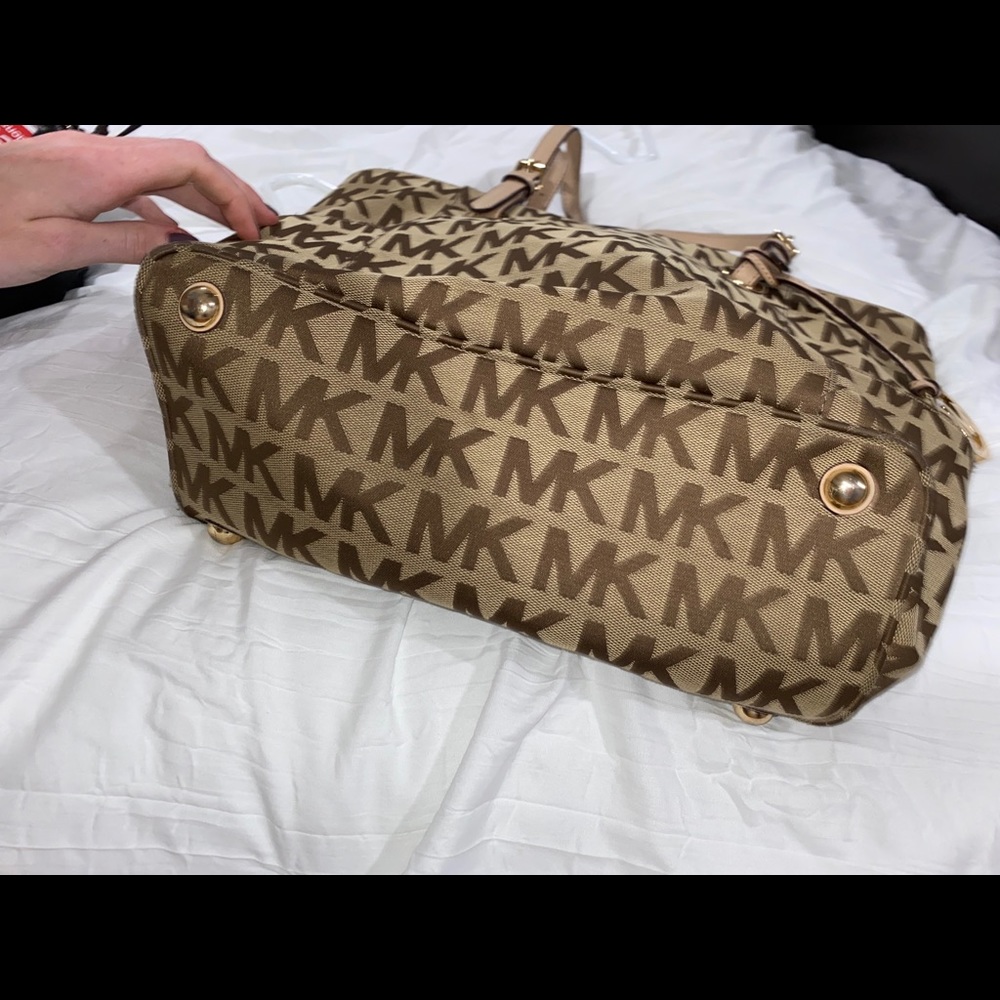 Authentic Michael Kors Purse - image 7
